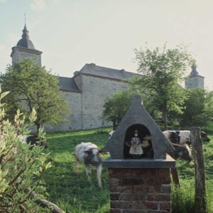  - Le chateau-ferme de Falaen avec sa bière Li Crochon